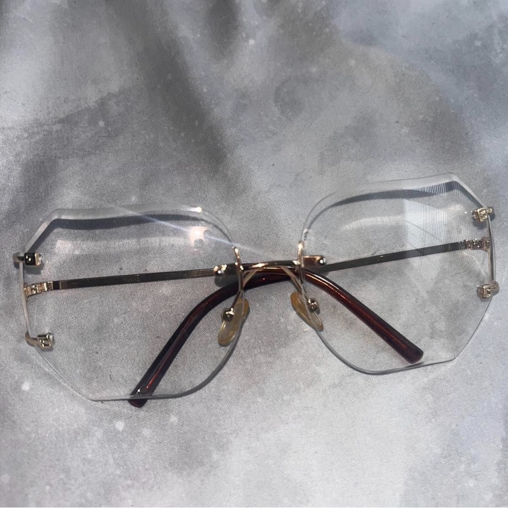 Clear glasses